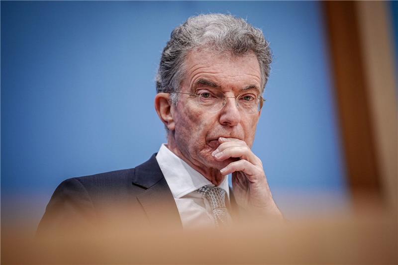 Heusgen hofft weiter auf Taurus-Lieferung an Ukraine Die Ukrainer hätten sich bisher strikt daran gehalten, russische Stellungen nur auf ukrainischem Gebiet anzugreifen, sagt Christoph Heusgen.