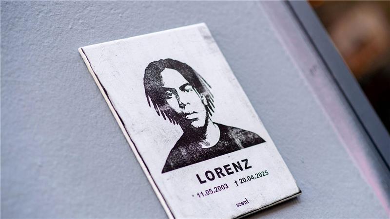 Die Umstände des gewaltsamen Todes von Lorenz sollen in einem Gerichtsverfahren geklärt werden. Angeklagt ist ein Polizist.