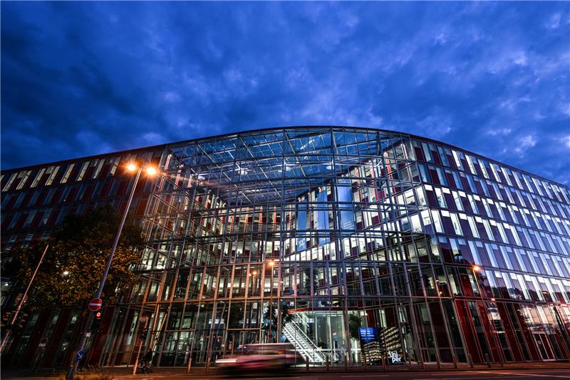 Energiekrise: Rätselraten um die Gasumlage Die Uniper-Zentrale in Düsseldorf. Das Finanzministerium prüft, ob es verfassungswidrig ist, wenn staatliche Unternehmen von der Gasumlage profitieren. Foto: dpa