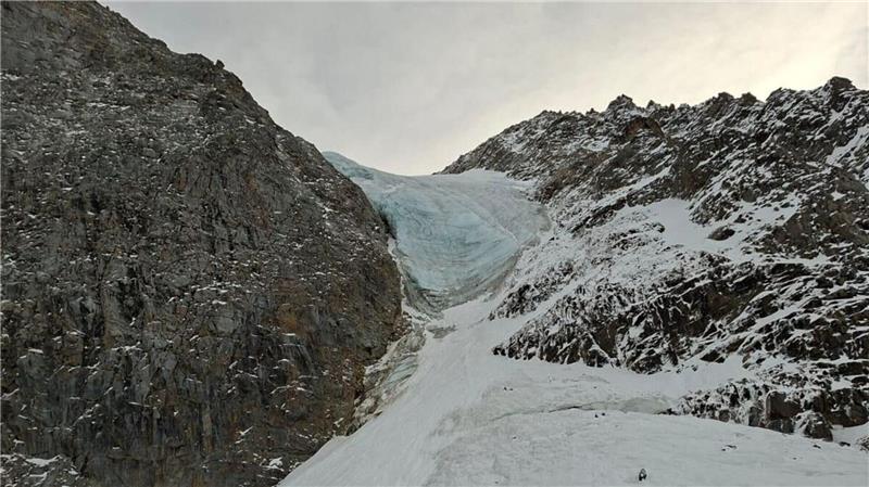 Lawinen-Drama in Südtirol: Fünf Deutsche tot Die Urlauber wurden beim Aufstieg zur mehr als 3.500 Meter hohen Vertainspitze von der Schneelawine erfasst.