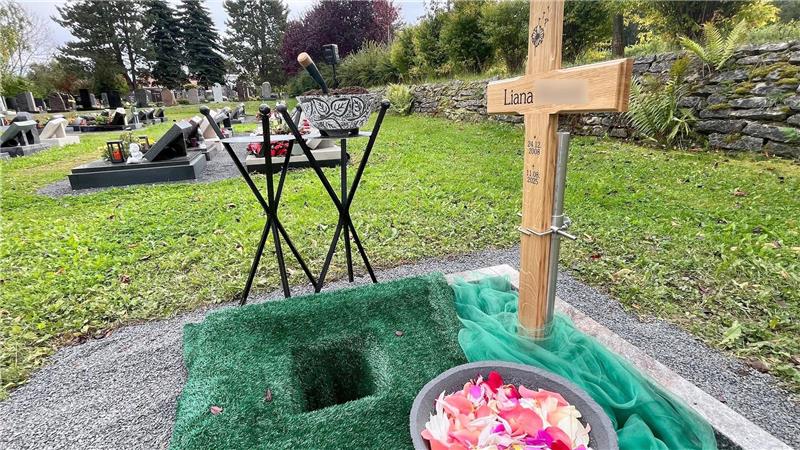 Die Urne der in Friedland getöteten Liana wurde auf dem Friedhof in Heilbad Heilgenstadt beigesetzt.