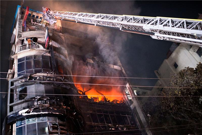 Bangladesch: Mindestens 44 Tote bei Brand in Einkaufszentrum Die Ursache des Brandes war zunächst unklar.