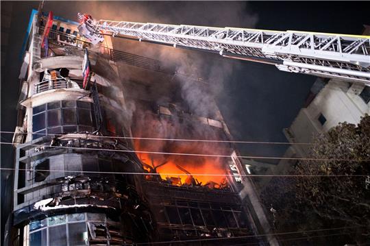 Die Ursache des Brandes war zunächst unklar.