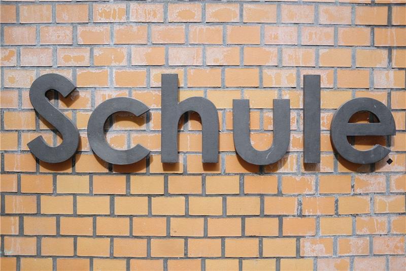 Streikverbot für verbeamtete Lehrer rechtmäßig Die Urteile des Europäischen Gerichtshofs für Menschenrechte sind für die Staaten bindend.