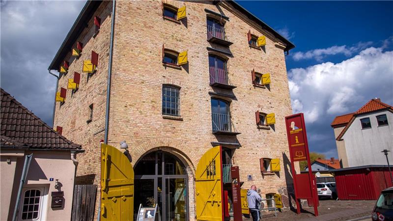 Wirbel um Friedman-Auftritt – Bürgermeister tritt zurück Die Veranstaltung sollte im Literaturhaus „Uwe Johnson“ stattfinden. (Archivbild)