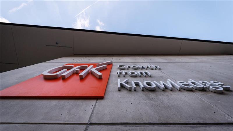 Verunsicherte Verbraucher legen ihr Geld auf die hohe Kante Die Verbraucher in Deutschland halten ihr Geld zusammen, ergab die jüngste Studie zum Konsumklima. (Archivbild)