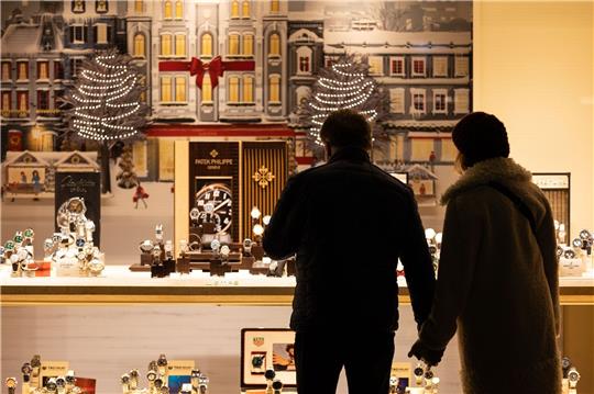 Die Verbraucher wollen in diesem Jahr im Schnitt 250 Euro für Weihnachtsgeschenke ausgeben.