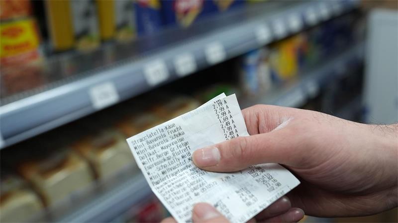 Die Verbraucherpreise in Deutschland dürften noch lange erhöht bleiben, schätzt das Ifo. (Archivbild)