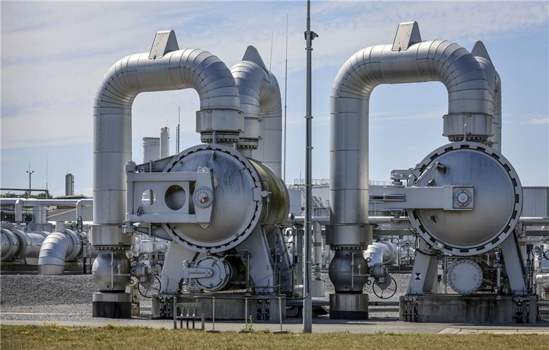 Energiekrise: Wie uns volle Gasspeicher helfen Die Verdichtertstation im Münsterland ist die zentrale Drehscheibe im deutschen Erdgasnetz. Foto: Rupert Oberhäuser/dpa