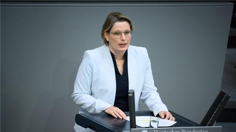 Die Vereinbarung des gemeinsamen Sorgerechts will Bundesjustizministerin Stefanie Hubig (SPD) für nicht verheiratete Eltern einfacher machen. (Archivbild)