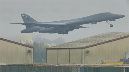 Die Vereinigten Staaten haben Langstreckenbomber von einem Militärstützpunkt in Großbritannien abgezogen - US-Medien berichten, warum. 