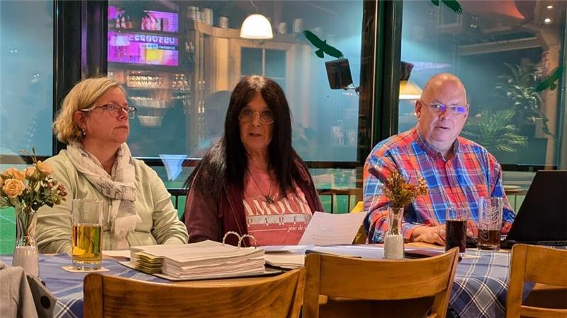 Tierheim Eckertal soll 2025 eine neue Außenanlage bekommen Die Vereinsvorsitzende Doreen Lüders (v.l.) sowie ihre Stellvertreter Klaudia Klensmann und Michael Prinz bleiben im Amt.