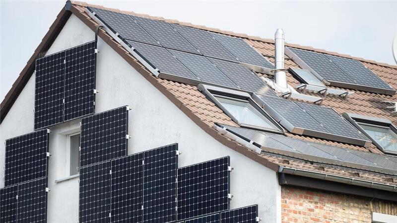 Die Vergütung für Solarstrom, der in das Stromnetz eingespeist wird, wird für neue Anlagen gesenkt. (Archivbild)