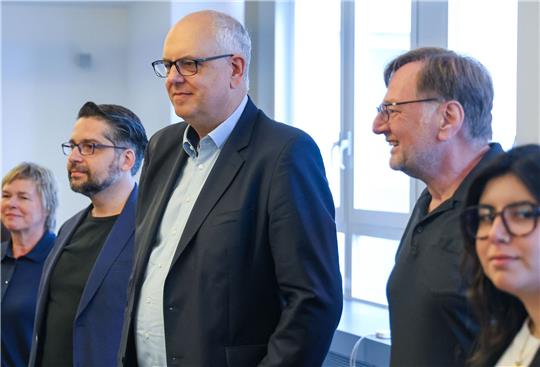 Die Verhandlungsführer der Bremer SPD: Bürgermeister Andreas Bovenschulte (M.), der Fraktionsvorsitzende Mustafa Güngör (l.) und der Parteivorsitzende Reinhold Wetjen (r.).