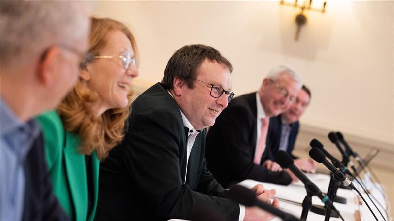 Angebot für Studierende bei 49-Euro-Ticket geplant Die Verkehrsminister der Bundesländer haben sich für Beratungen im Rahmen der Verkehrsministerkonferenz getroffen.