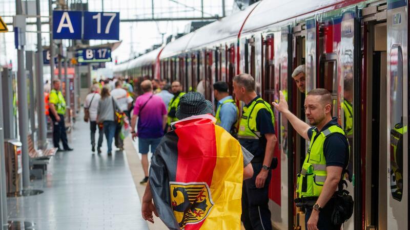 Fahrgastverband: EM zeigt Schwächen der Bahn überdeutlich Die Versprechungen der Deutschen Bahn vor der EM seien „mehr als optimistisch“ gewesen, kritisiert der Fahrgastverband Pro Bahn.