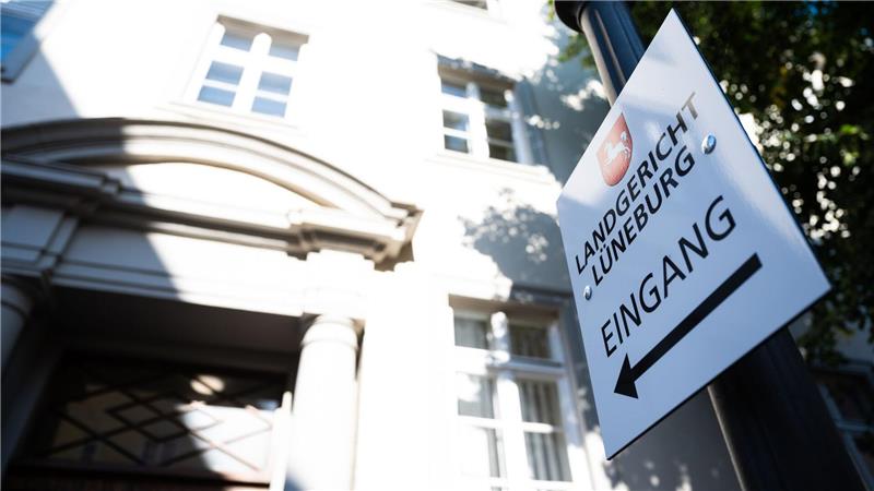 Die Verteidiger der beiden Angeklagten im Lüneburger Prozess um Aufenthaltstitel gegen Bezahlung haben milde Haftstrafen gefordert. (Symbolbild)
