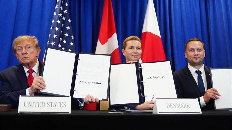 Trump verteidigt Iran-Krieg und droht Teheran mit „Hölle“ Die Vertreter der USA, Dänemarks und Grönlands unterzeichneten in New York ein Abkommen.