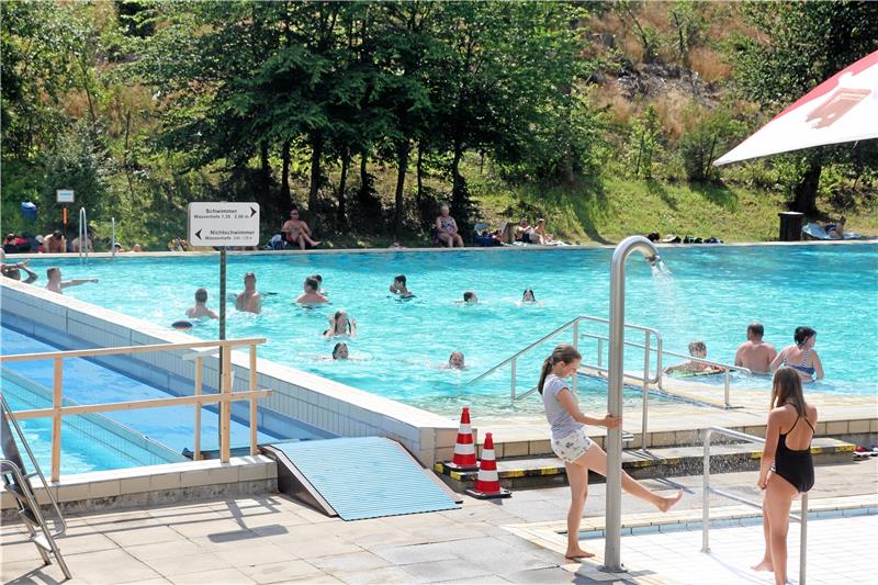 2,5 Mio. Euro: Kostenexplosion beim Waldschwimmbad Hohegeiß Die Verwaltung hofft, dass Urlauber und Bürger im nächsten Jahr wieder im Freibad Hohegeiß schwimmen können. Mit den Modernisierungsarbeiten soll im August begonnen werden. Archivfoto: Eggers