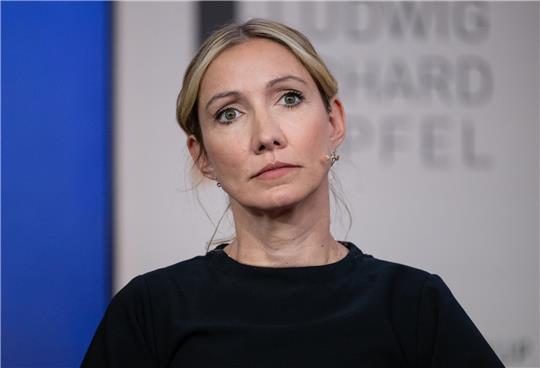 Die Virologin Sandra Ciesek ist mit dem Verdienstkreuz Erster Klasse des Verdienstordens der Bundesrepublik Deutschland ausgezeichnet worden. Foto: Sven Hoppe/dpa