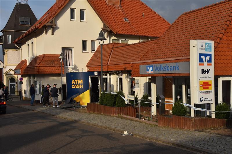 Die Volksbank in Bockenem nach der Geldautomatensprengung. Foto: Privat
