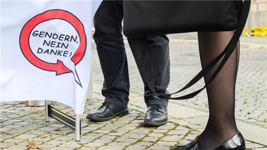 Die Volksinitiative fordert unter anderem, dass in Behördentexten nicht gegendert werden darf. (Archivbild) 