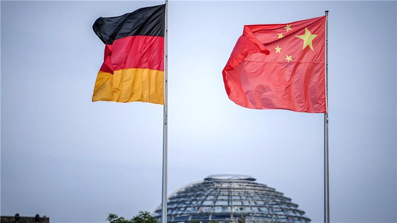 „China-Schock“ trifft vor allem die Autoindustrie Die Volksrepublik ist ein überragend wichtiger Markt für deutsche Unternehmen. Die deutsche Wirtschaft beklagt aber zunehmend Hemmnisse. Zugleich nimmt die weltweite Bedeutung Chinas als Wirtschaftsmacht zu. (Symbolbild)