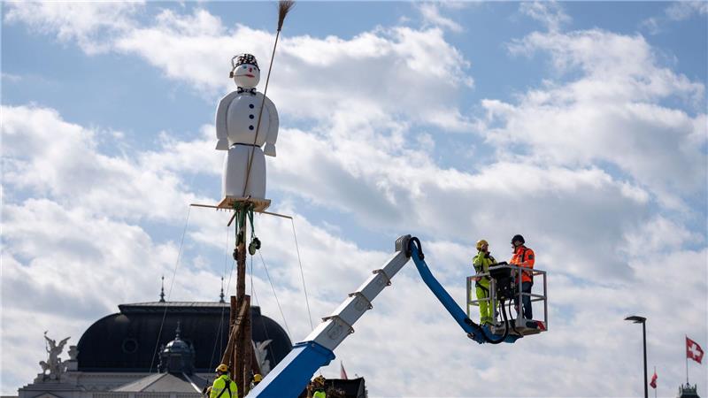 Die Vorbereitungen für die Verbrennung des „Böögs“ in Zürich laufen