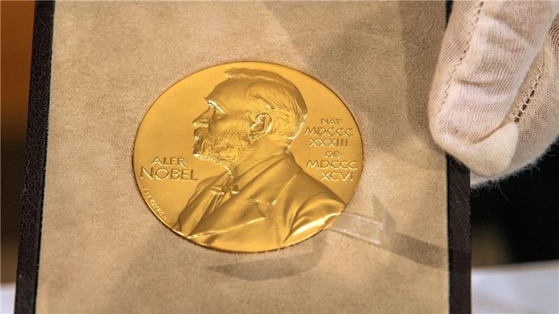Die Vorderseite der Nobel-Medaille zeigt den Preisstifter Alfred Nobel. (Archivbild) 