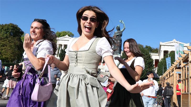 „Bilderbuchstart“ und Söder-Lob: Krause eröffnet Oktoberfest Die Vorfreude war riesig.