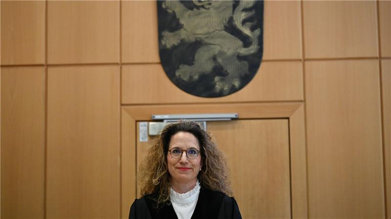 Die Vorsitzende Richterin Eva-Marie Distler schlägt die Einstellung des Verfahrens gegen Ex-DFB-Präsident Theo Zwanziger vor. 