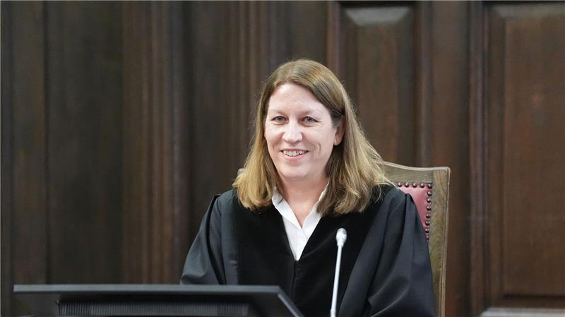 Die Vorsitzende Richterin im Block-Prozess, Isabel Hildebrandt, hat bekannt gegeben, dass inzwischen eine weitere Beschuldigte aus Israel bei der Staatsanwaltschaft ausgesagt hat. 