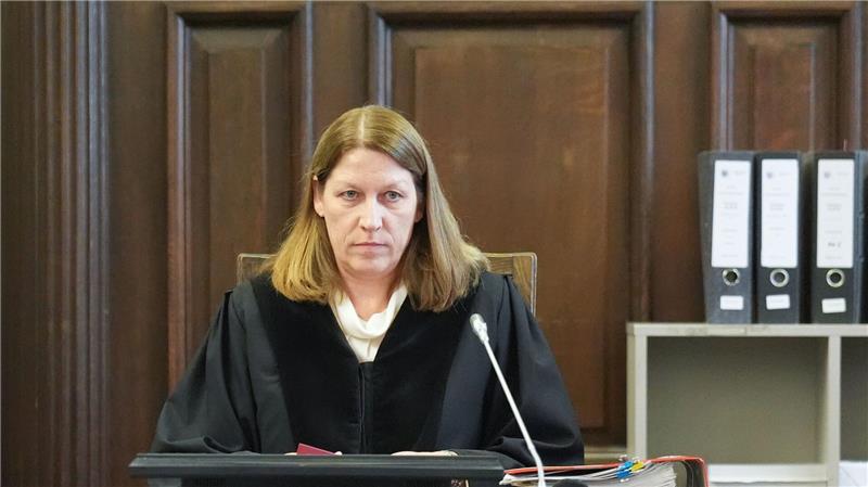 Christina Block: Lasse mich nicht zu Geständnis nötigen Die Vorsitzende Richterin unterbrach die Erklärung der Angeklagten Block mehrfach.