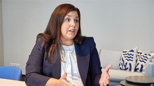 Die Vorsitzende der Justizministerkonferenz, Hamburgs Justizsenatorin Anna Gallina (Grüne), sagt, der Anschlag auf den CSD in Berlin müsse erst einmal aufgearbeitet werden. (Archivbild)