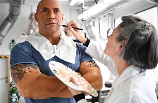 Die Wachsfigur von Dwayne Johnson wird überarbeitet.