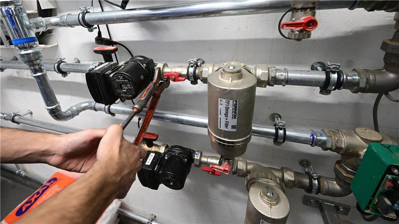 Neustart oder Kostenfalle? Debatte um neues Heizgesetz Die Wärmepumpe werde laut Wirtschaftsministerin Reiche in den allermeisten Gebäuden die Leittechnologie sein, weil sie eine wirtschaftlich vernünftige Lösung sei.