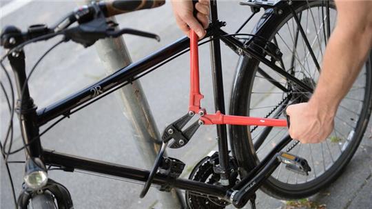 Die Wahrscheinlichkeit, ein gestohlenes Fahrrad wiederzubekommen, ist nicht hoch - ein 60-Jähriger in Köln wollte sich damit nicht abfinden. (Symbolbild)