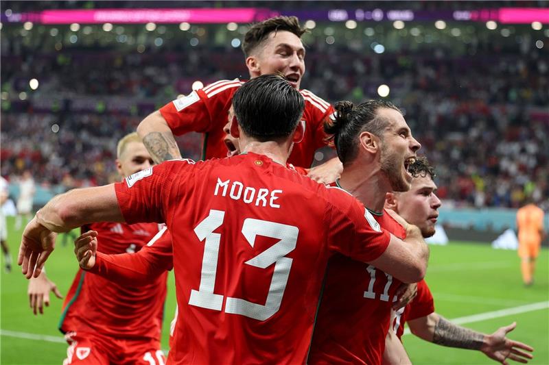 Bale rettet Wales per Elfmeter - Remis gegen USA Die Waliser feiern das 1:1 durch Gareth Bale per Elfmeter gegen die USA.