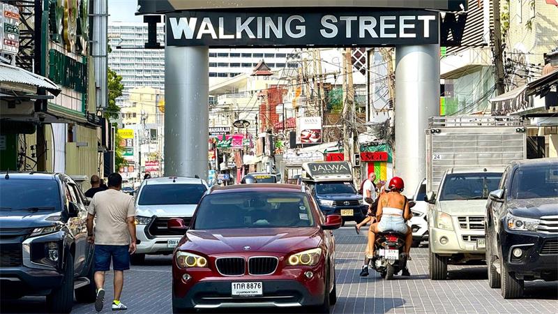 Mord in Pattaya: Die dunkle Seite der Partymetropole Die Walking Street ist weltweit als Rotlichtviertel bekannt.