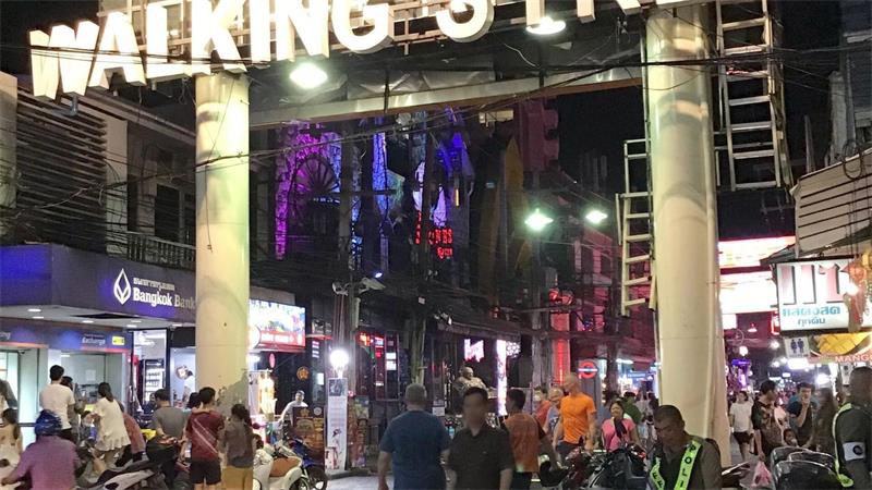 Mord in Pattaya: Die dunkle Seite der Partymetropole Die Walking Street ist weltweit als Rotlichtviertel bekannt.