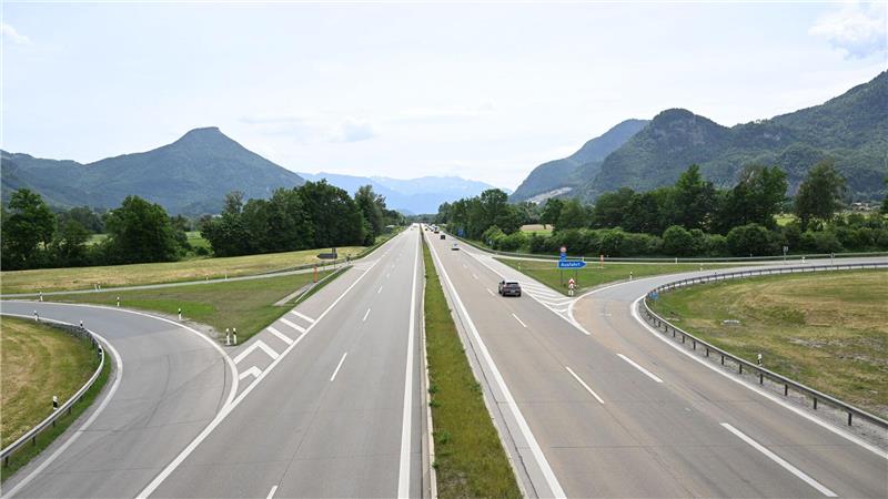 Protest und Sperre ohne Chaos: Ein Ruhetag am Brenner Die Warnungen vor einem Verkehrschaos haben offenbar gewirkt - nur wenige Autos auf der A8 in Richtung Österreich