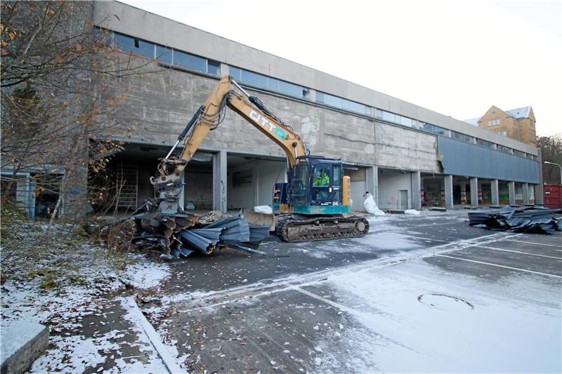 Die Waschbetonbauten der ehemaligen Dom-Kaserne werden bald komplett abgerissen. Foto: Epping