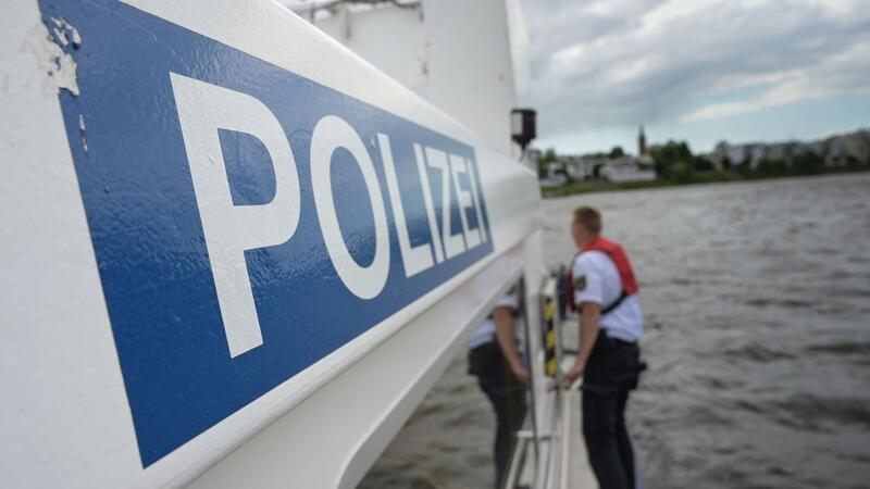Weggeworfener Seenotsender löst Großeinsatz aus Die Wasserschutzpolizei im Einsatz.