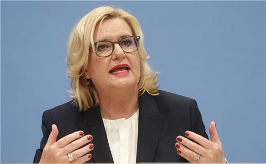 Die Wehrbeauftragte Eva Högl (SPD) plädiert dafür, Bewerberinnen und Bewerbern klar zu sagen, dass diese auch bereit sein müssten, ihr Leben zu geben, wenn sie sich für den Soldatenberuf entscheiden.