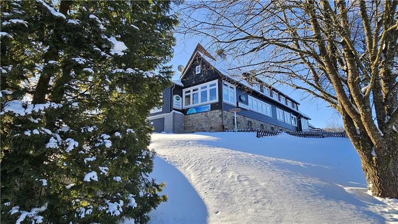 Wie ein Polizeierholungsheim im Harz zum alternativen Hotel wurde Die "Welt Lodge" steht auf einem Berg.