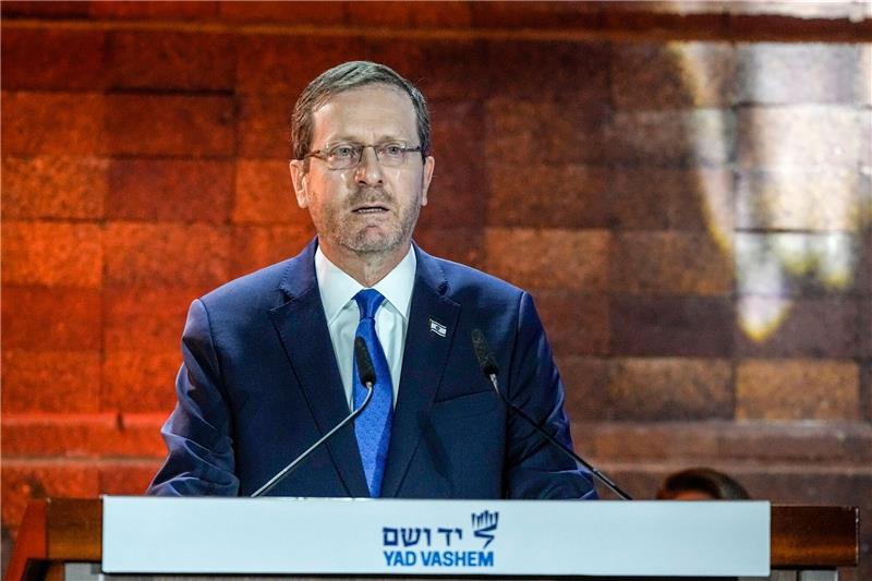 Staatspräsident: Israel in schlimmster Krise seit Gründung «Die Welt schaut auf uns, unsere Feinde feiern, und unsere Freunde sind besorgt. Ich werde gefragt, was los ist», sagt Israels Staatspräsident Izchak Herzog.