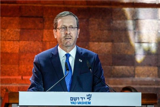 «Die Welt schaut auf uns, unsere Feinde feiern, und unsere Freunde sind besorgt. Ich werde gefragt, was los ist», sagt Israels Staatspräsident Izchak Herzog.