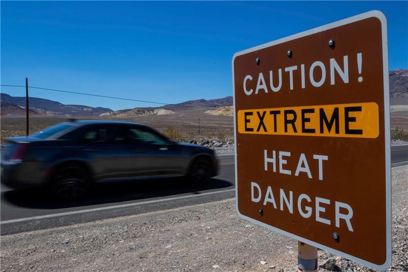 «Die Welt sitzt auf einem heißen Stuhl», meint UN-Generalsekretär António Guterres. Hier ein Warnschild im Death Valley National Park, Kalifornien.