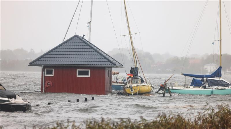 Die Wetterexperten rechnen mit heftigeren Sturmfluten an Nord- und Ostsee. (Archivfoto)