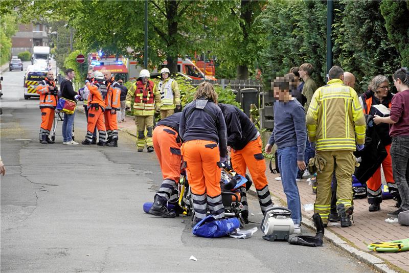 Die Wicherstraße ist am Mittwochmorgen voll von Einsatzkräften. Foto: Schlegel